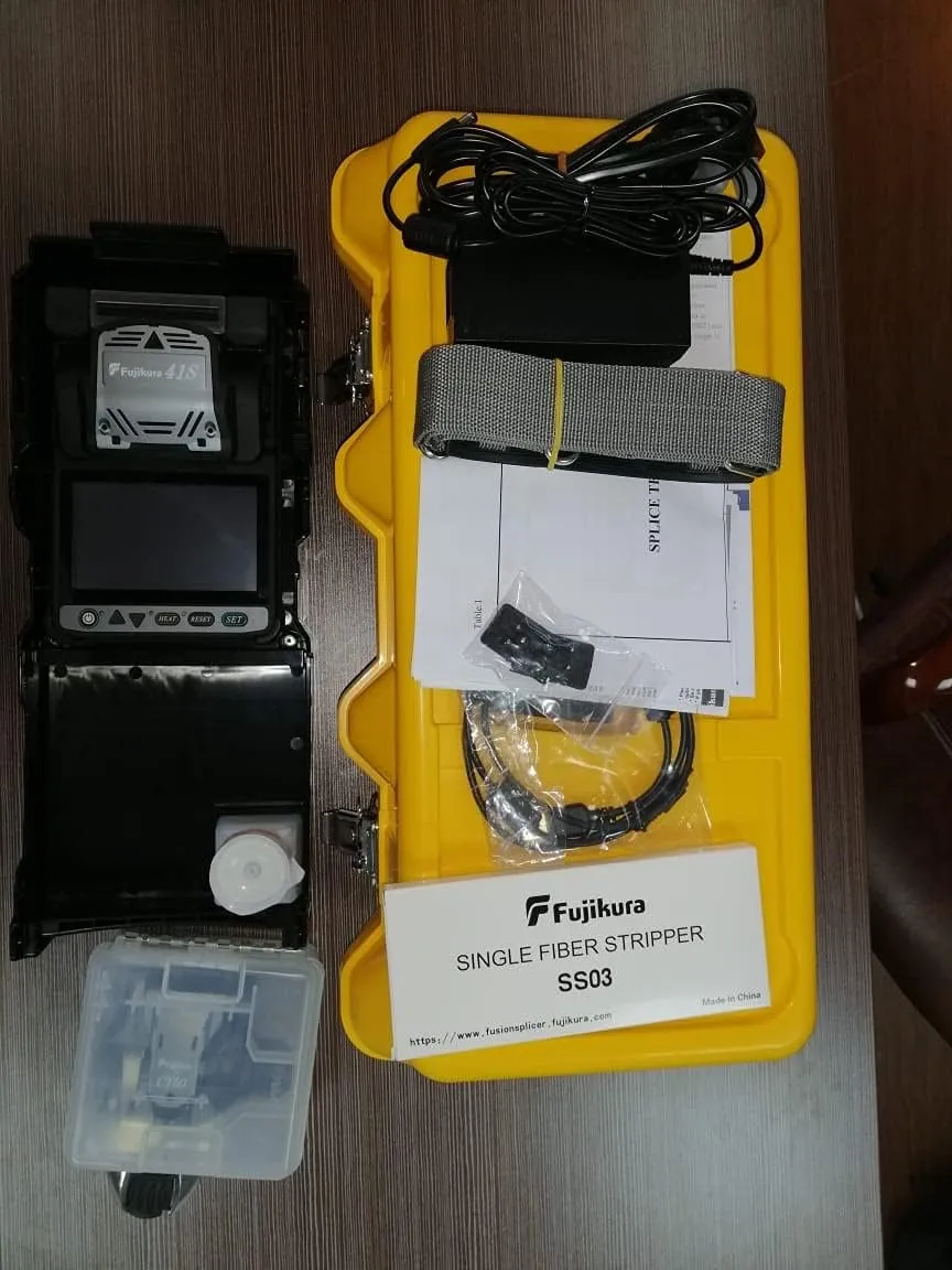 Fujikura New Model FSM-41S V-groove Alignment Welding Fusion Splicer with CT-08 Cleaver and other accessories.