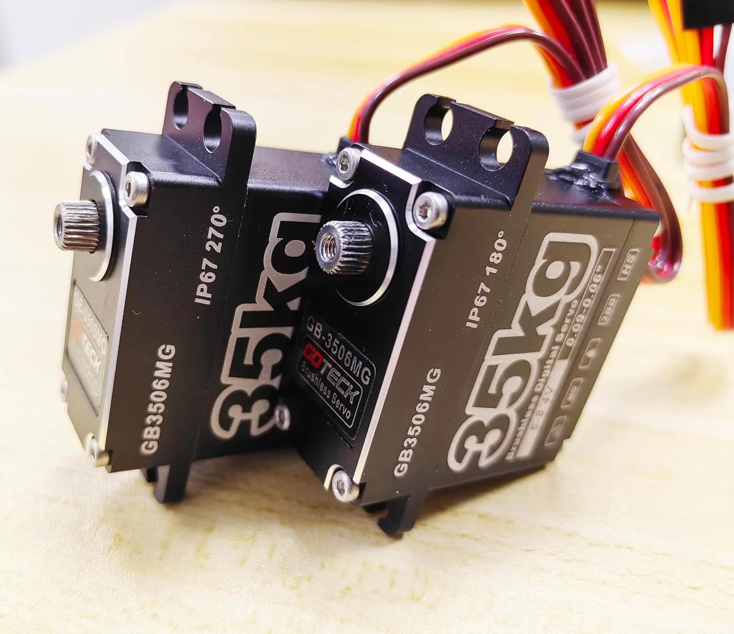 GOTECK 35KG Brushless Digital Servo Large Torque 8.4V Full Metal Gear IP67 Waterproof Steering Servo with 25T Servo Horn for 1/6 1/8 1/10 RC Crawler Car Robot Boat Truck Robot Parts (35KG(8.4V)-180°)