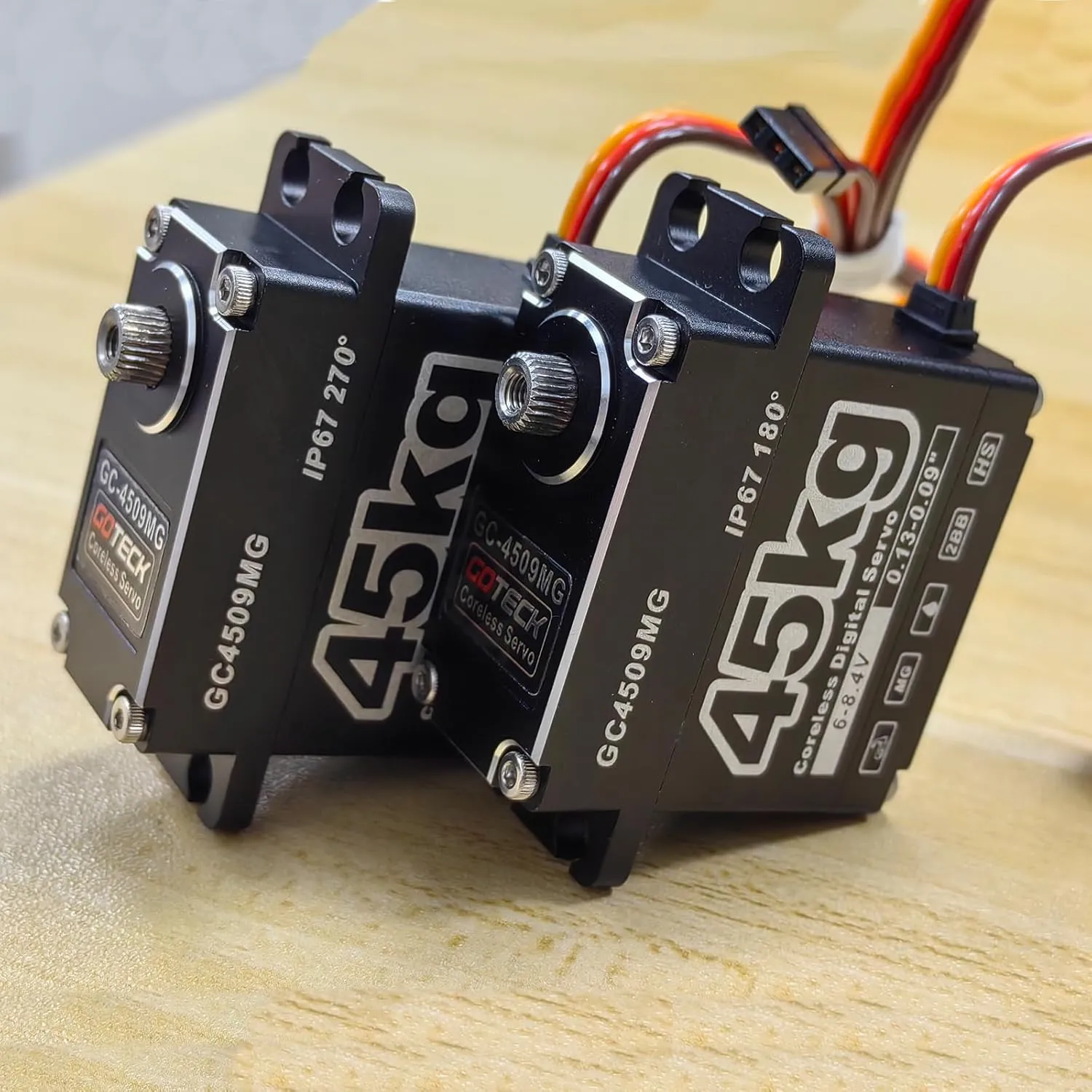GOTECK 45KG Coreless Digital Servo,Large Torque 8.4V Full Metal Gear IP67 Waterproof Steering Servo with 25T Servo Horn for 1/6 1/8 1/10 RC Crawler Car,Robot,Boat,Truck Robot Parts (45KG(8.4V)-270°))