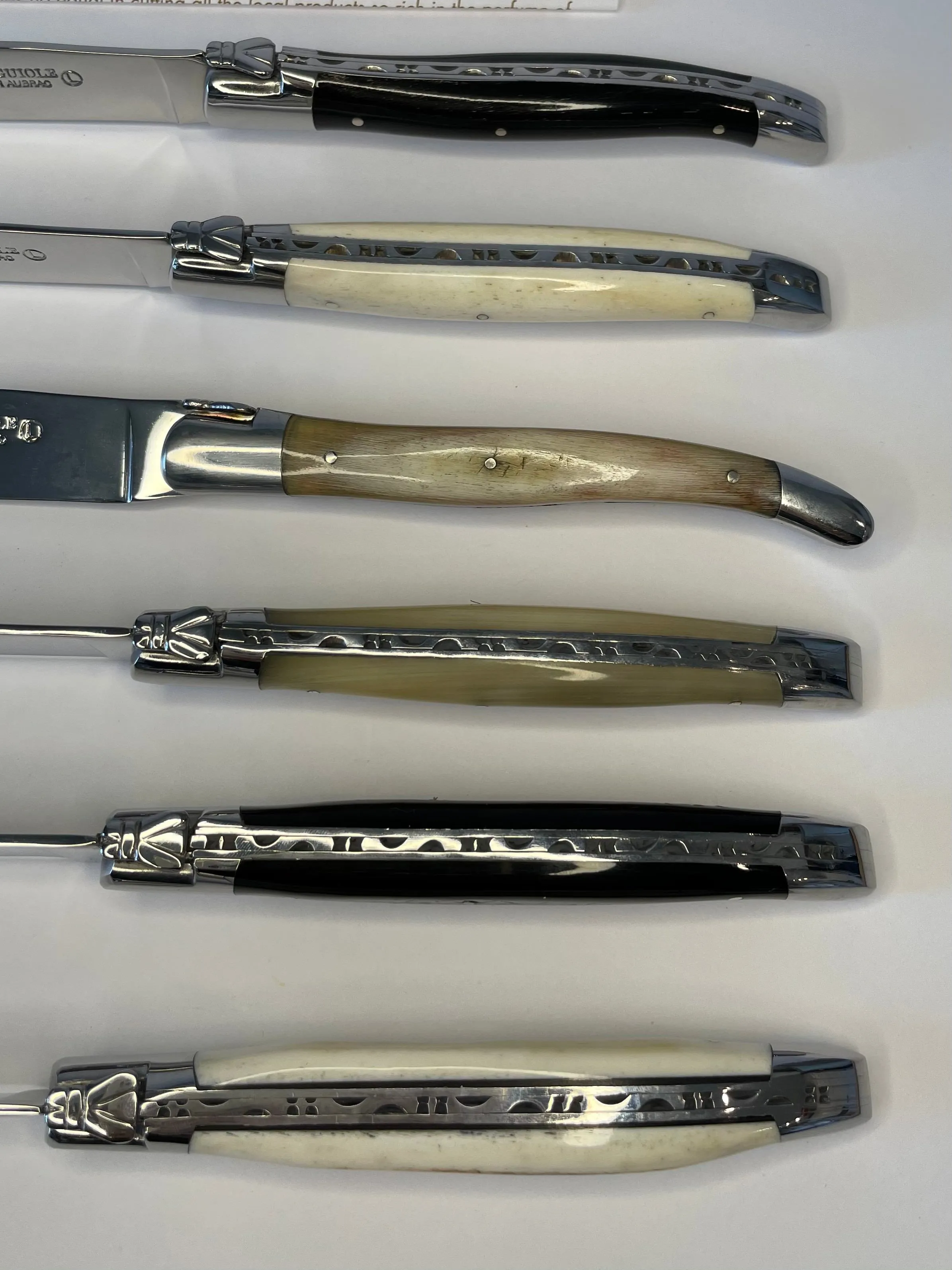 Laguiole en Aubrac Handcrafted 6-Piece Steak Knife Set with Mixed Horn Handles
