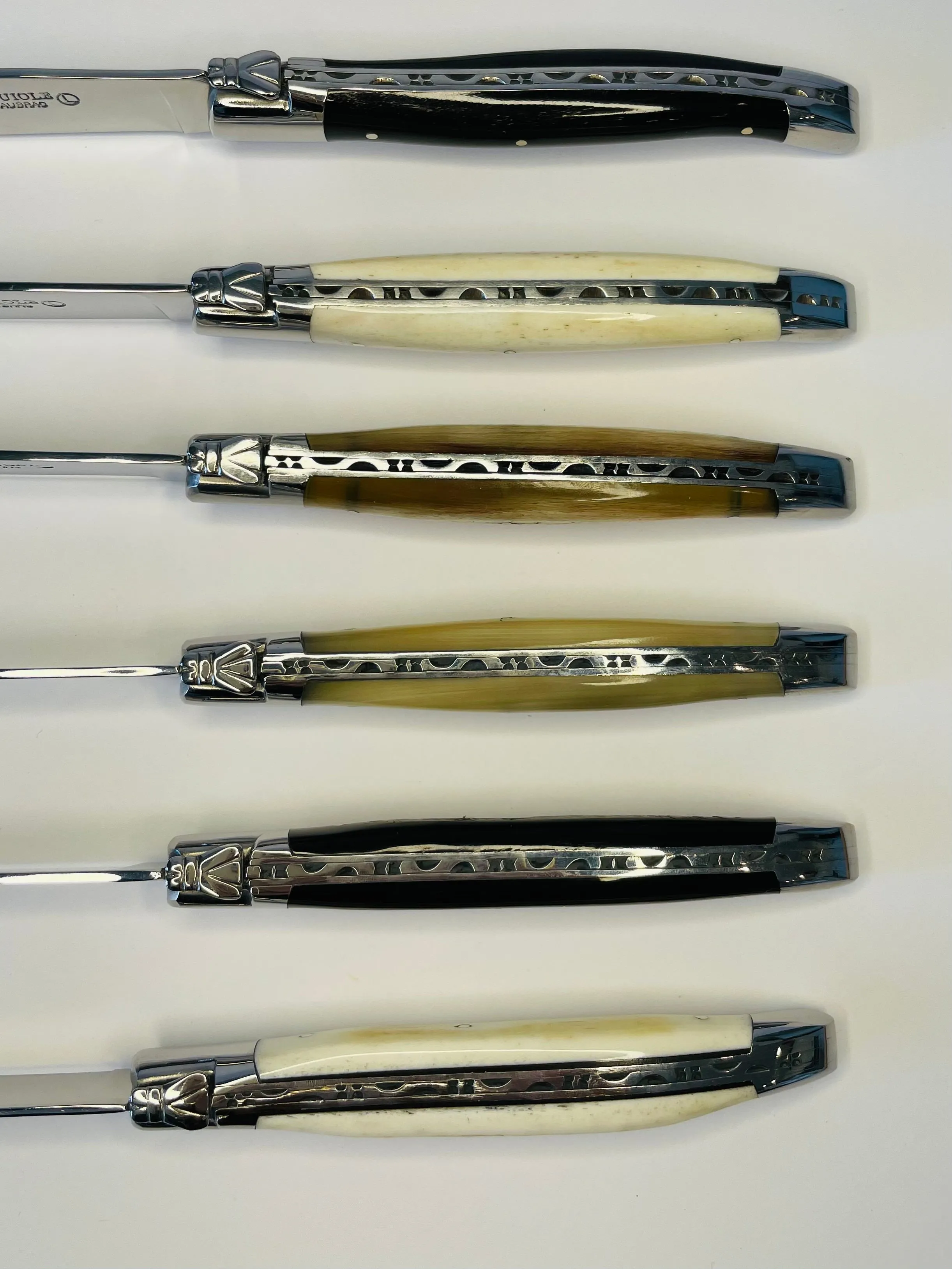 Laguiole en Aubrac Handcrafted 6-Piece Steak Knife Set with Mixed Horn Handles