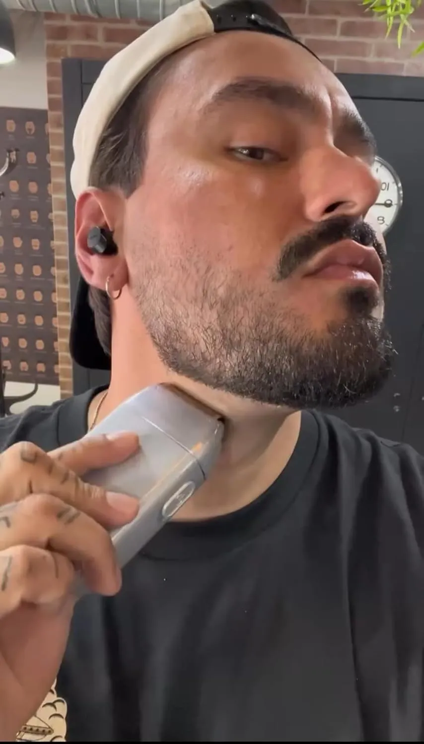 Supreme Trimmer Crunch Electric Razor for Men | 150 Minute Runtime, Waterproof Wet/Dry Men's Electric Corded/Cordless Double Foil Shaver for Stubble | STF602